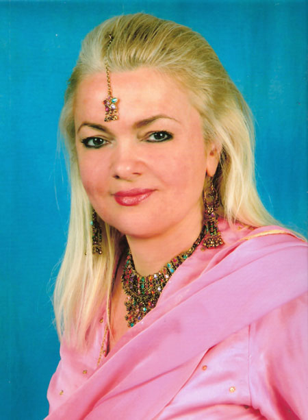 Model photo of Dorota Lopatynska-de-Slepowron from Bollywood in London